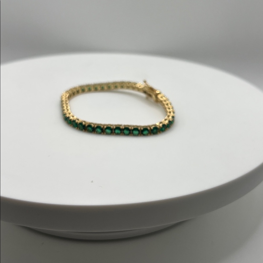 274 Elegant Gold And Green Bracelet